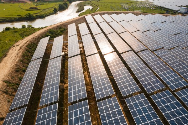 Panneaux solaires pour entreprise : importances et avantages !