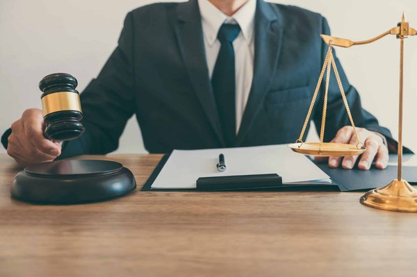 Faire appel à un avocat en droit des affaires à Paris : le tarif